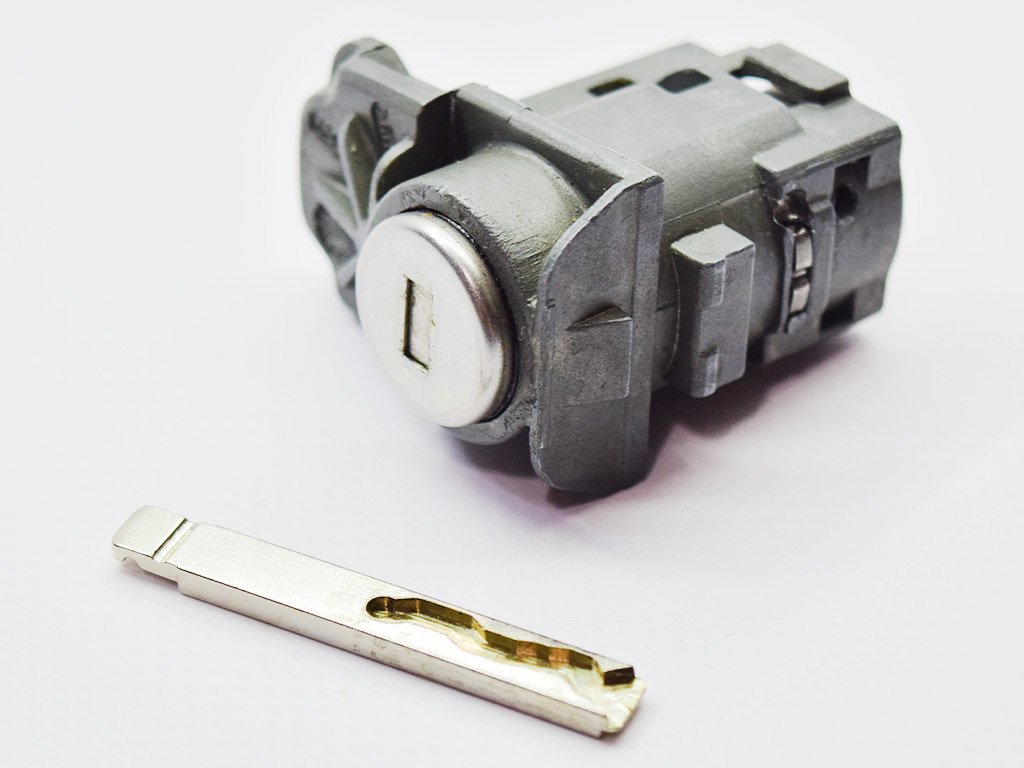 Серцевина дверного замка Opel Astra H та інші