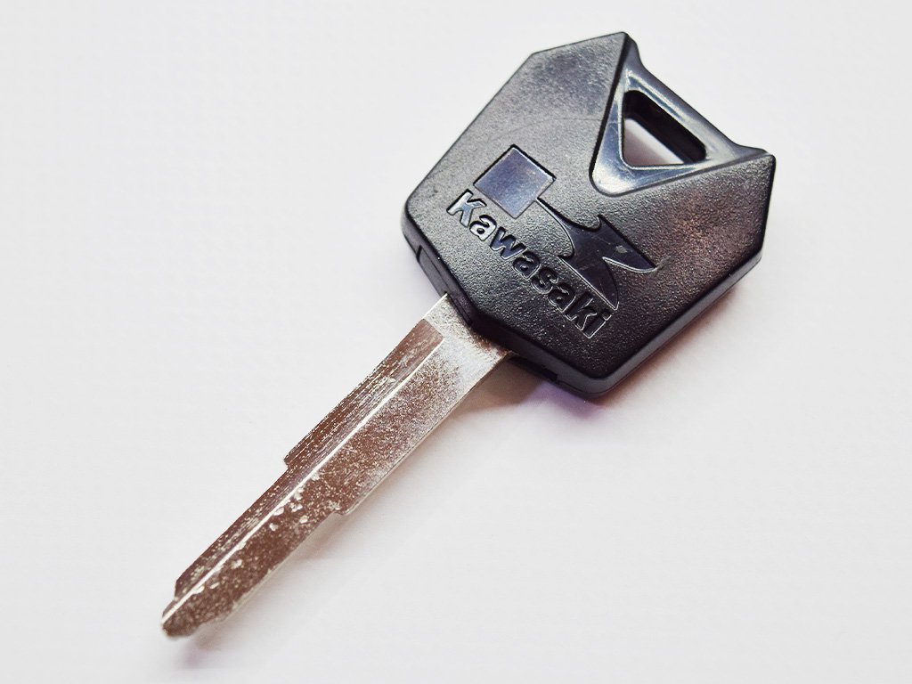Корпус ключа з місцем під чіп Kawasaki, лезо KW16R