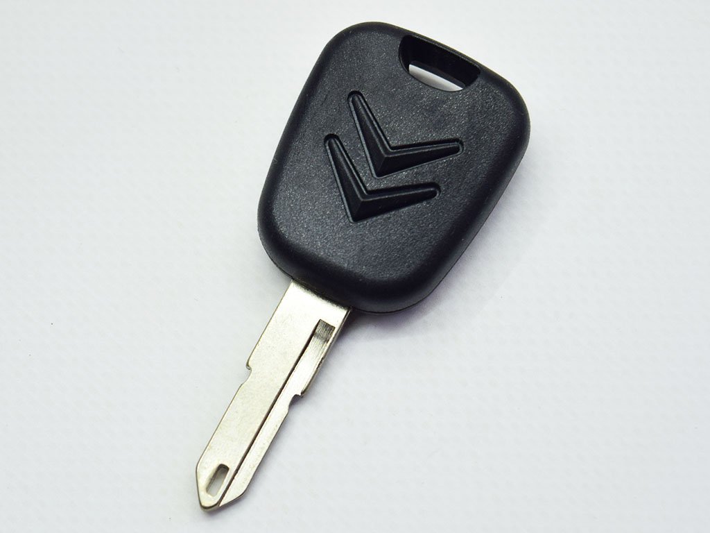 Корпус ключа з місцем під чіп Citroen AX, BX та інші, лезо NE73
